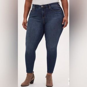 🆕💙Torrid- Sky High Skinny Premium Stretch High-Rise Jean